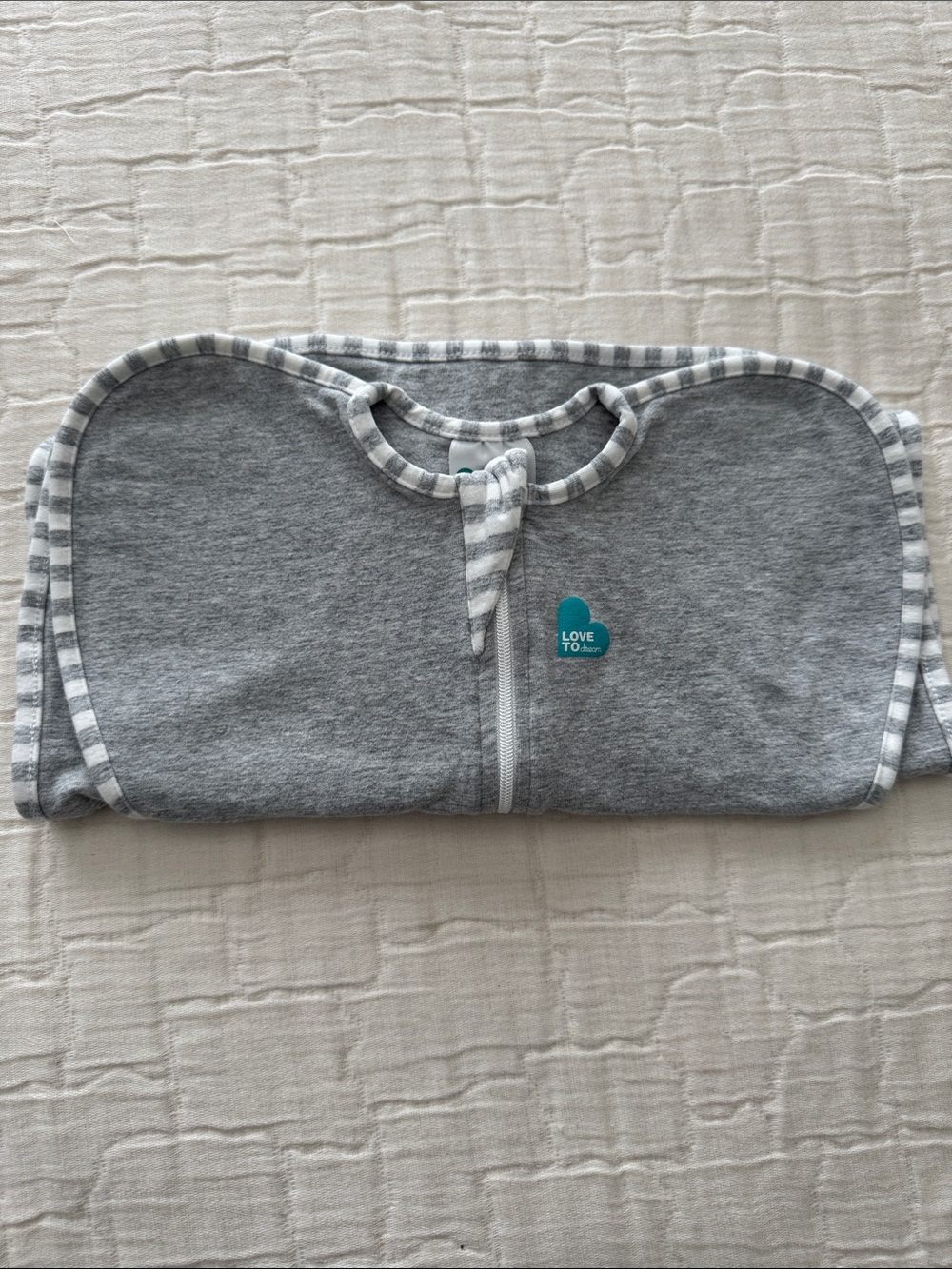 Love to dream Wing Style Swaddle - Grey, Size M, 13-19 lbs - Picture 5 of 6